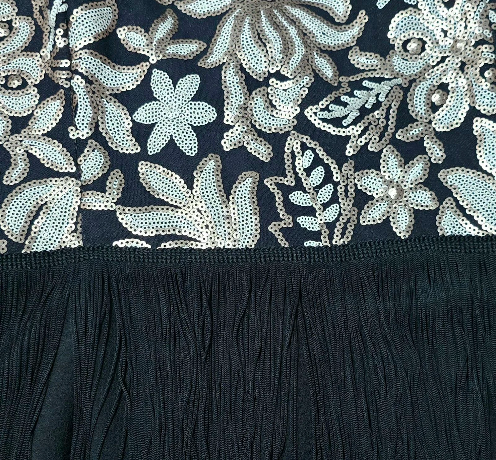 Vestido negro con lentejuelas y flecos – photo 4